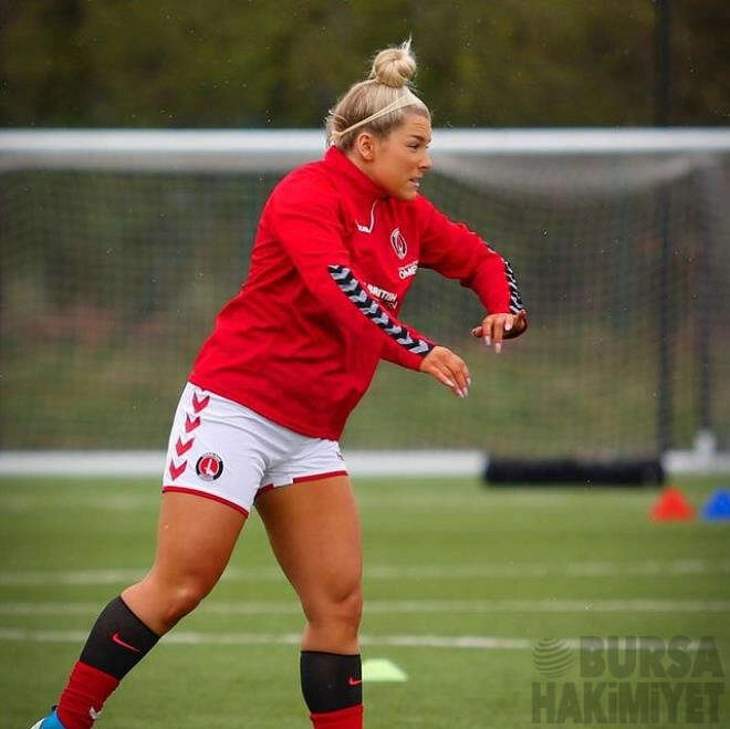 Güzel sporcu uslanmadı! Bu sefer de çıplak fotoğraflarını...