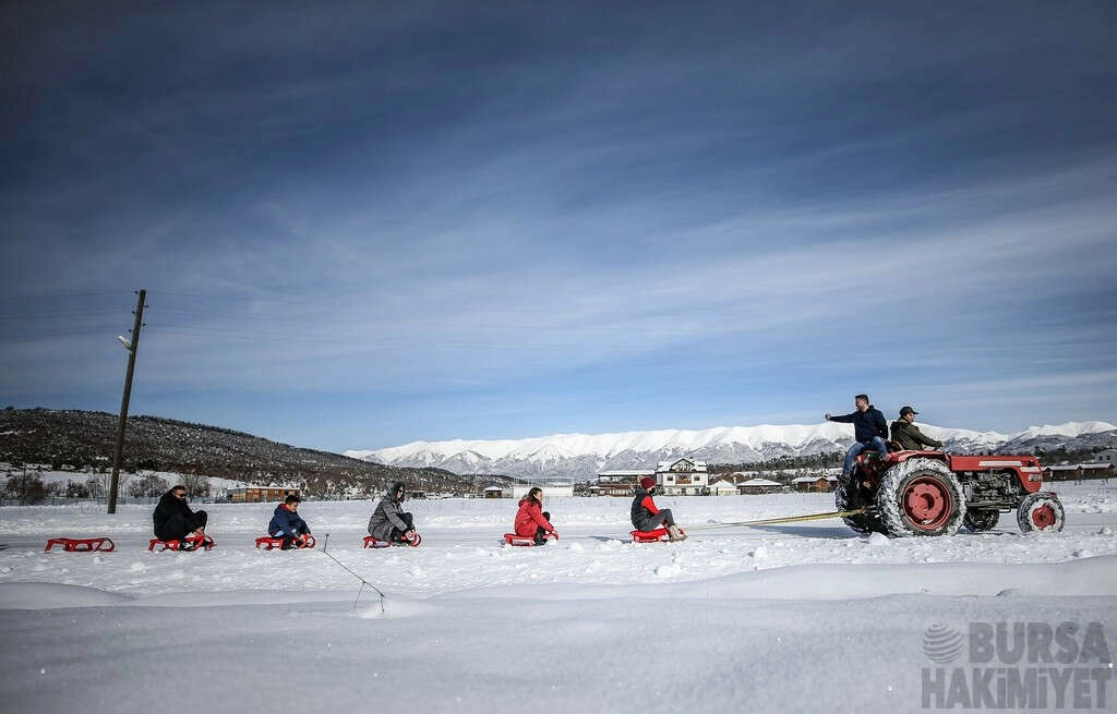 Bursa'da manzarasıyla büyüleyen "tatil köyü" kışın izole tatilin gözdesi oldu