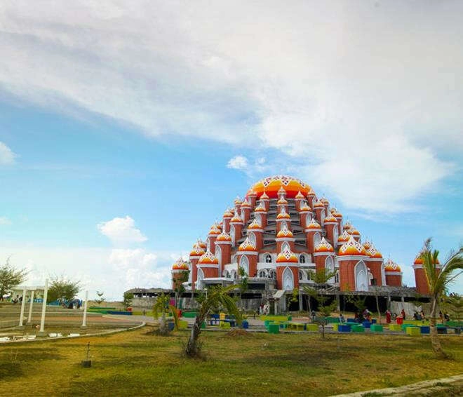 99 kubbeli camii görenleri hayran bırakıyor!