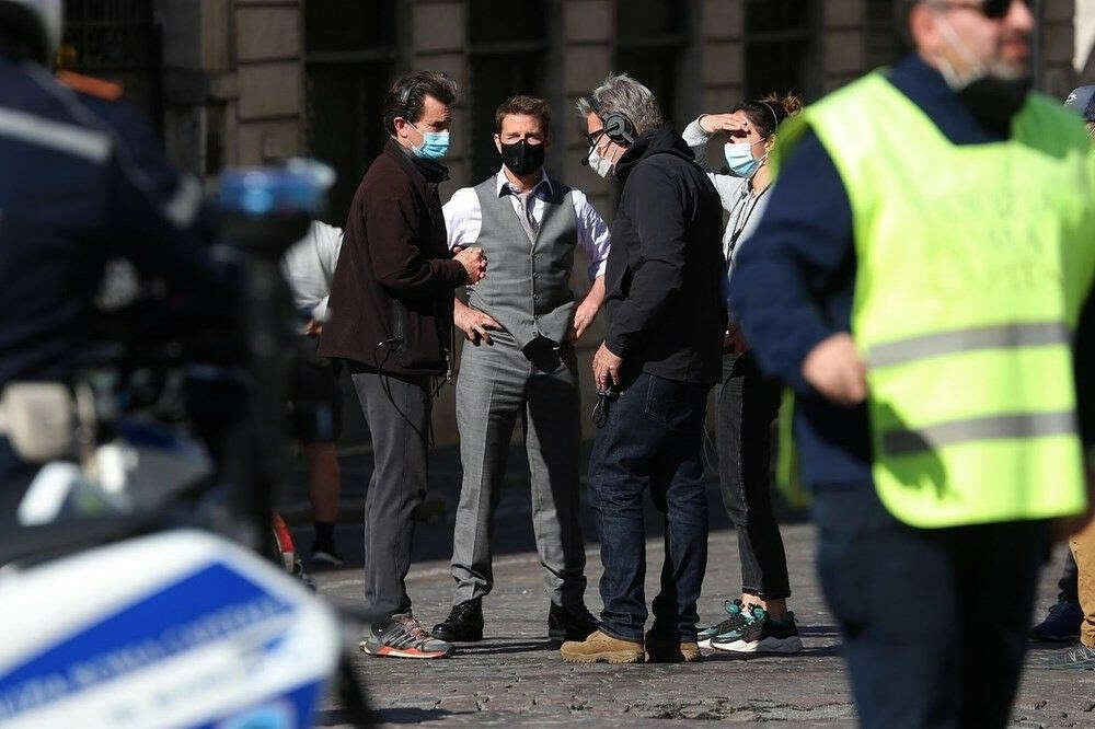 Tom Cruise'dan sağlık çalışanlarına teşekkür ziyareti!