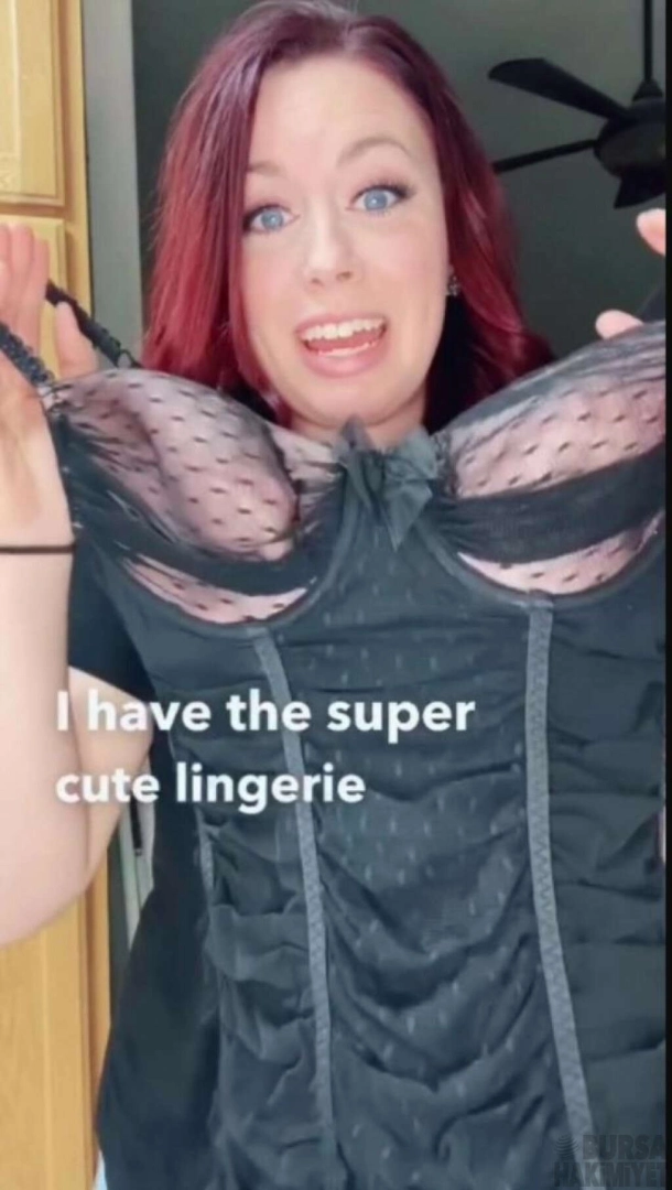 Eşine sürpriz yapmak isteyen kadın kayınpederine rezil oldu! Bornozunu indirince...