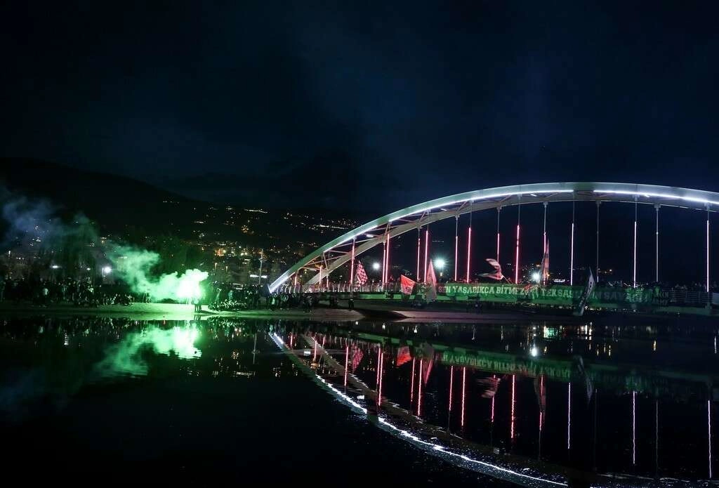 Bursaspor taraftarından muhteşem 58. yıl kutlaması