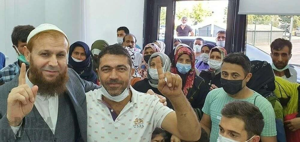 'Dayaklı' tedavi merkezine baskın! Sopayla vurarak...