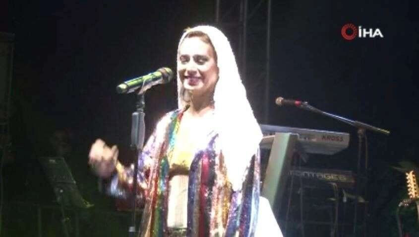 Yıldız Tilbe sevenleriyle buluştu