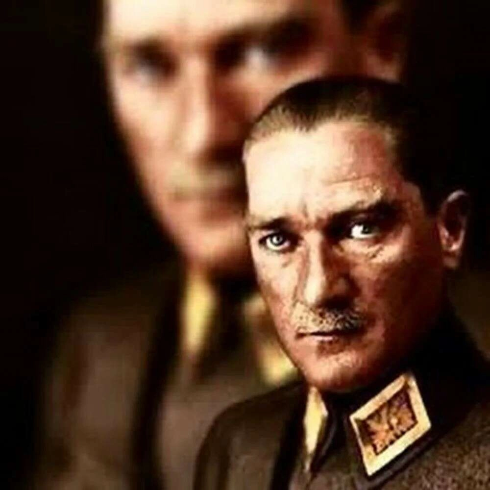 Ünlülerden 10 Kasım paylaşımları