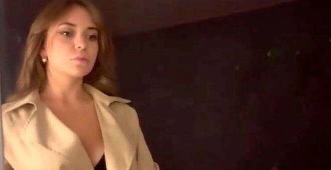 Soyunduğu anları paylaşan genç öğretmenin başı fena dertte!