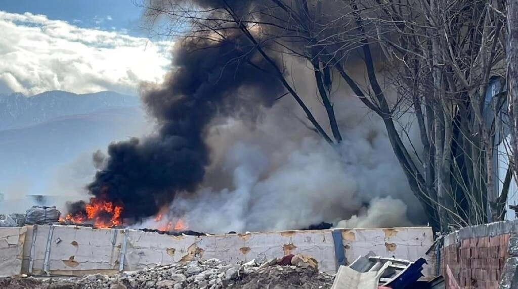 Bursa'da geri dönüşüm tesisinde  yangın!