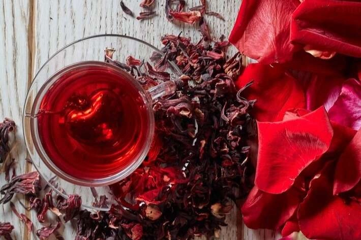 10 yaş genç gösteriyor! Her gün bir bardak içerseniz...