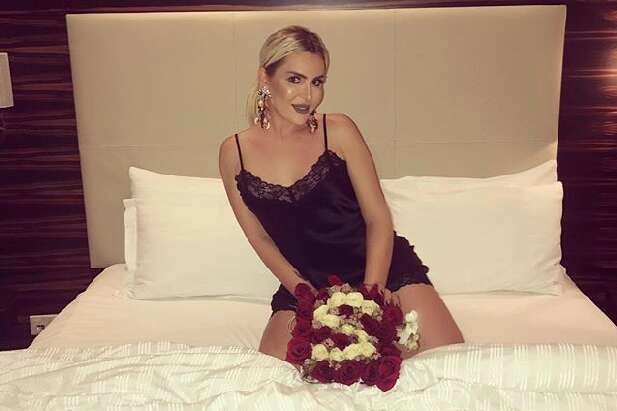 Selin Ciğerci'nin transparan pantolonuna dikkat çeken yorum