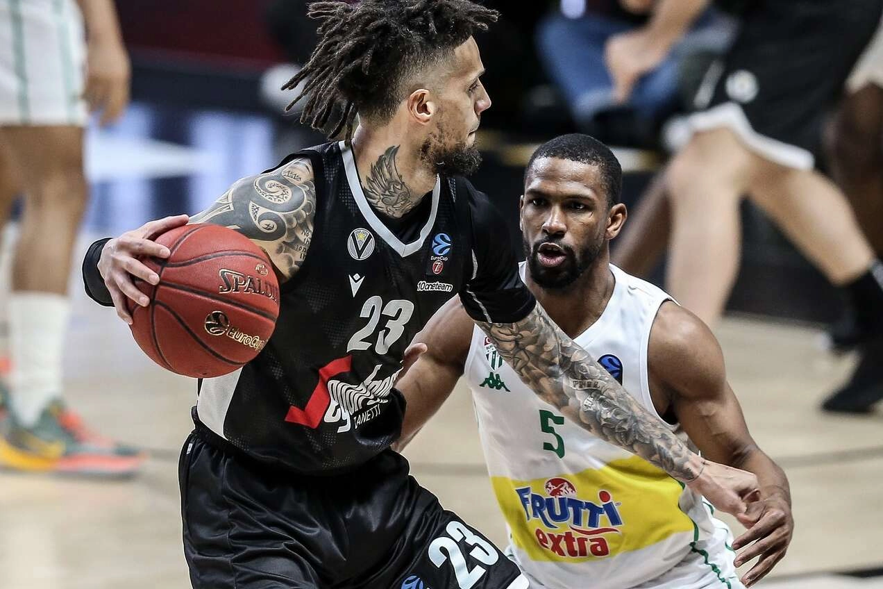 Virtus Segafredo Bologna-Frutti Extra Bursaspor maçından kareler...