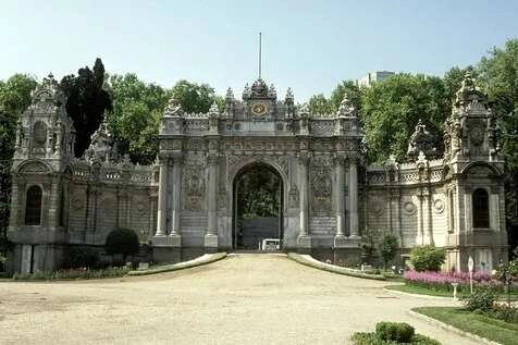 Dolmabahçe Sarayı 166 yaşında