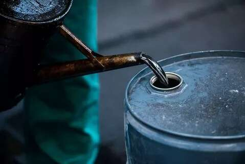 Brent petrolün varili 90 doların altına geriledi