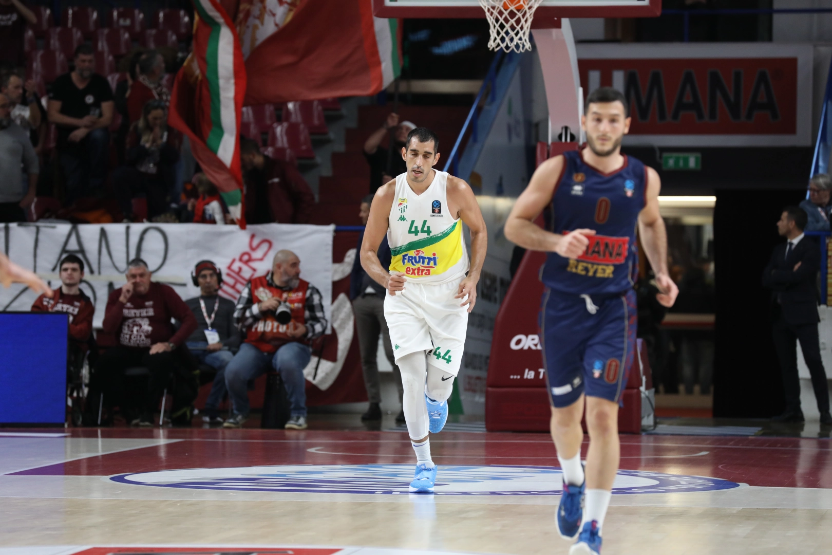 Umana Reyer Venice - Frutti Extra Bursaspor maçından kareler...