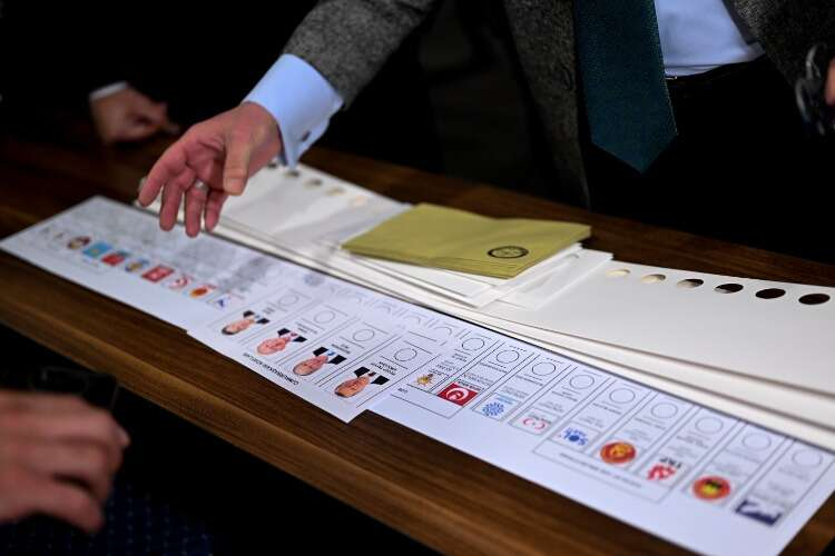 6- Oy kullandıktan sonra imza atmayı unutmayın: