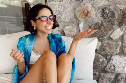 Zeynep Bastık bikinili pozlarını paylaştı