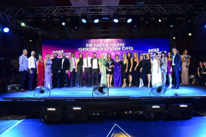 Dialog Türkiye başarısını Bursa'da Demet Akalın & Grup Kuruntu ile kutladı