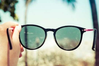 Güneş gözlüğü kullanmamak “kornea yanığı” yaratabilir