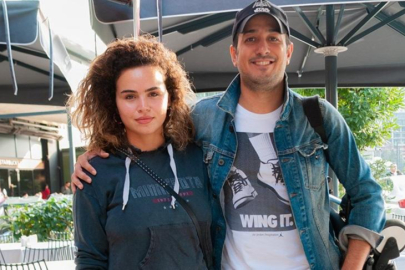 Sarp Apak ailesiyle birlikte sıcak havanın tadını çıkardı