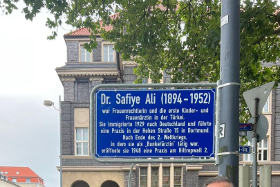 Almanya'da bir sokağa Türkiye'nin ilk kadın doktoru Safiye Ali'nin adı verildi