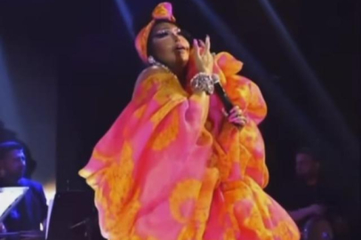 Bülent Ersoy'dan göbek dansı, gören bir daha baktı