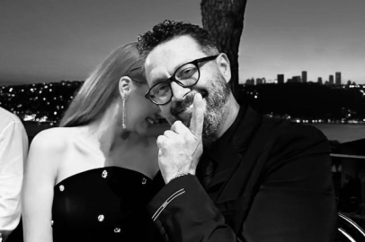 İbrahim Selim aşkını ilan etti, sevgilisini öpmelere doyamadı!