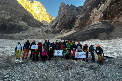 Bursa İnegöllü sporcular Cilo Dağı'nda buz tırmanış eğitimine katıldı