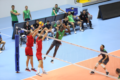 Bursa Büyükşehir, TSYD Bursa Voleybol Turnuvası'na galibiyetle başladı