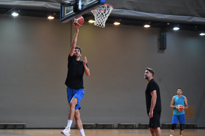 TOFAŞ’tan Mehmet Okur'a teşekkür plaketi