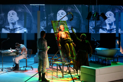 Bursa'da sahnelenen '1984' yılın oyunu seçildi