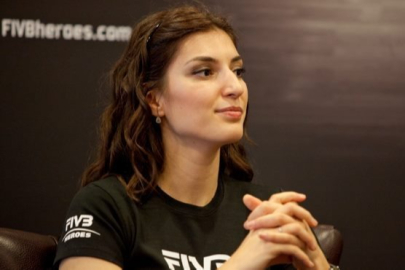 Eski milli voleybolcu Neslihan Demir yeni sevgilisini paylaştı