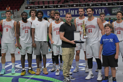 Bursa'da düzenlenen turnuvada şampiyon Darüşşafaka oldu