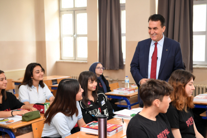 Başkan Dündar, Bursa'da 9 bin 662 öğrenci ile buluştu