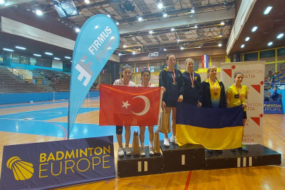 Bursa Büyükşehir Belediyespor Kulübü sporcularından madalya yağmuru