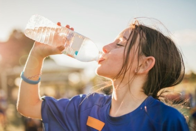 ABD'de bir kadın 20 dakika içinde 2 litre su içtikten sonra öldü