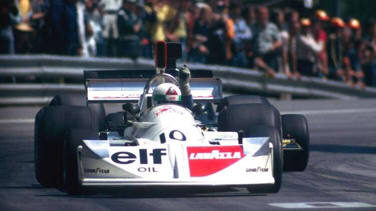 Kartingin ardından 1965 yılında ilk arabasını satın aldı ve Formula Monza'da yarıştı.