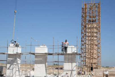 Harran'ın depremlerde hasar gören 13 asırlık simge minaresi onarılıyor