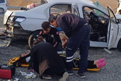 Kamyon ile otomobil çarpıştı! Ölü ve yaralılar var