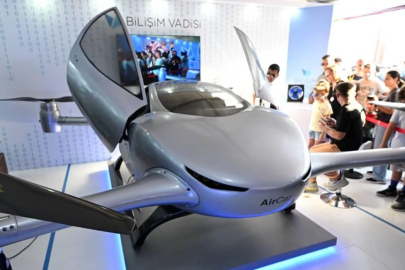 Yerli uçan araba AirCar TEKNOFEST İzmir'de sergileniyor