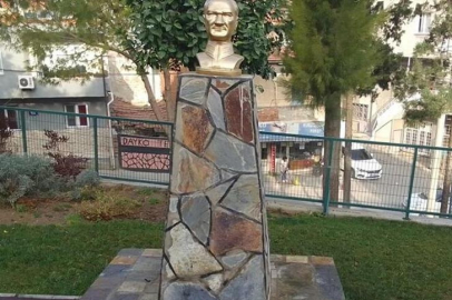 Atatürk büstüne çirkin saldırı! Tamamen parçaladılar, üstüne yazdıkları yazı ise...