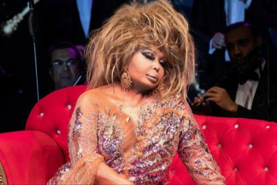 Bülent Ersoy Roman havası oynadı, gören bir daha baktı