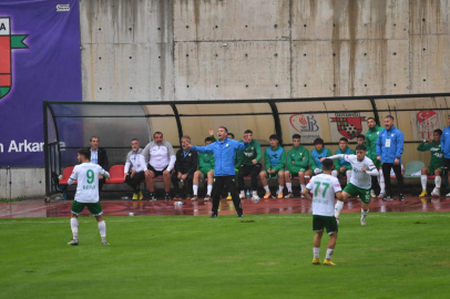 Bursasporlu antrenörlere kırmızı kart