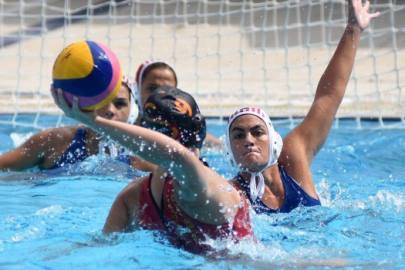 Dostluk turnuvasında kupa İzmir'in