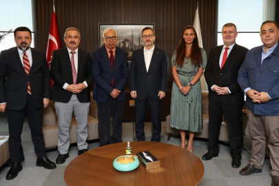 Gazeteciler Cumhurbaşkanı Erdoğa'ndan yeşil pasaport talep etti