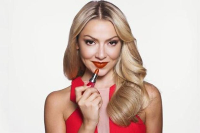 Hadise dünyaca ünlü şarkıcıyla buluştu!
