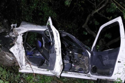 Otomobil şarampole yuvarlandı! Karı-koca ağır yaralandı