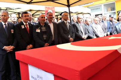 Teröristlerin katlettiği şehit veteriner teknikeri defnedildi