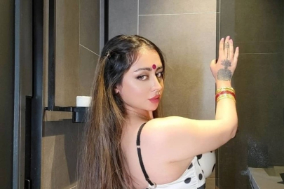 Sosyal medya fenomeni Shilpa Sethi kalçasını büyüttü!