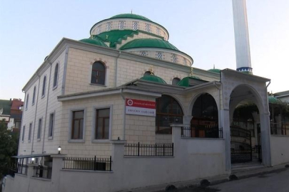 Camiden anons: "Annesi ağlıyor, kim aldıysa geri getirsin..."