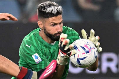 Olivier Giroud hem golcü hem kaleci