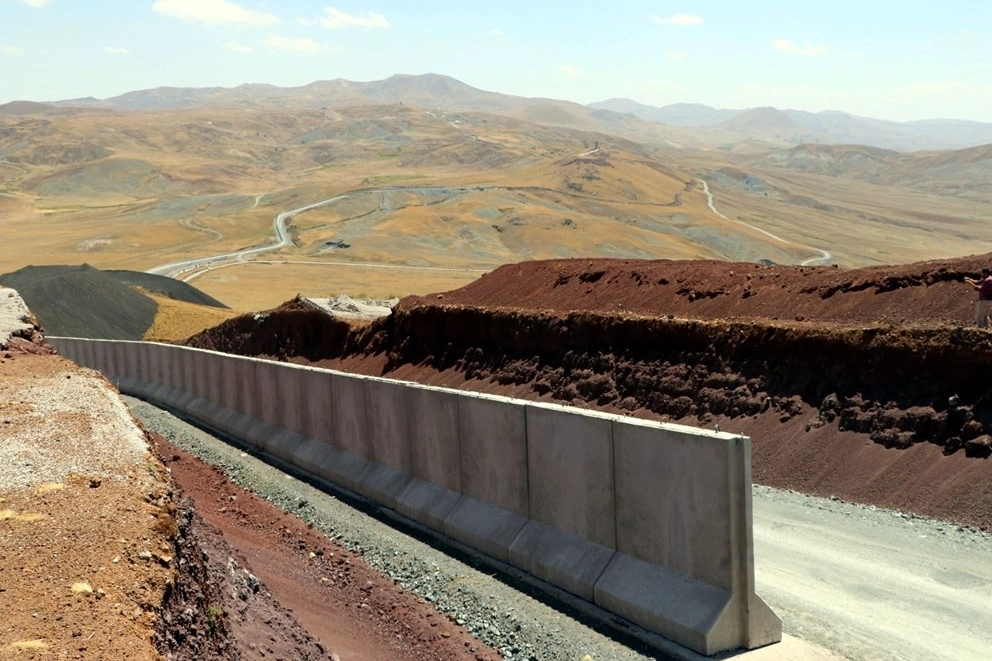 İran sınırına yapılan beton duvarın 145 kilometresi tamamlandı